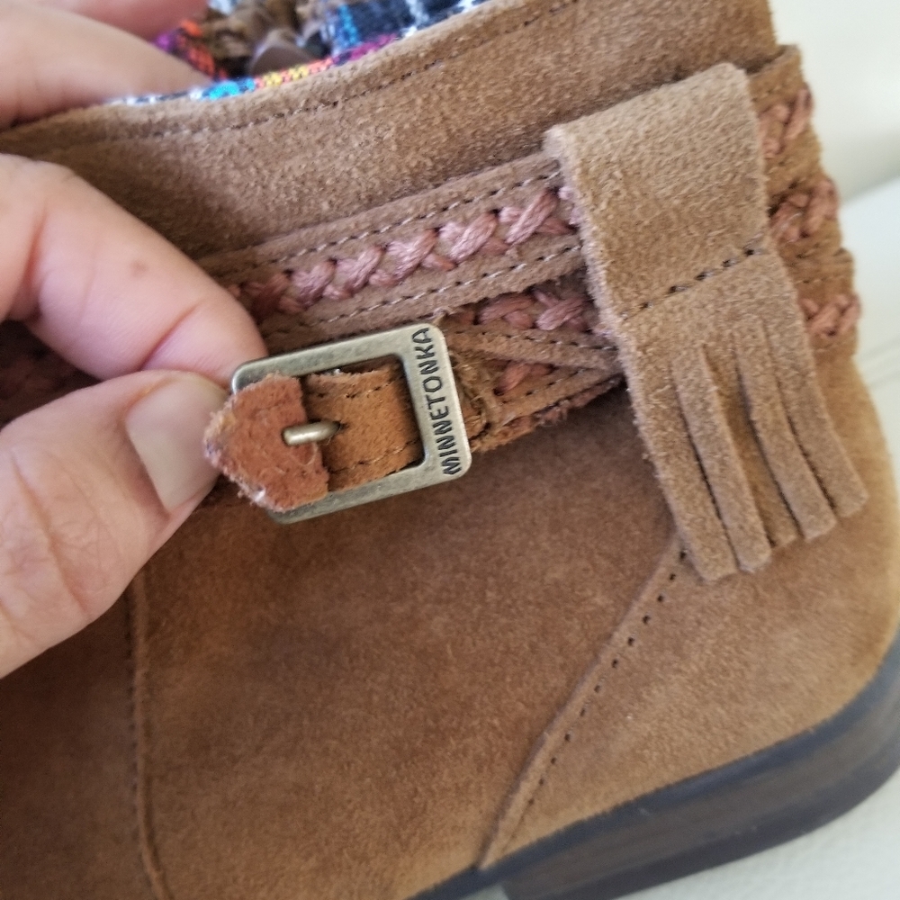 Minnetonka Booties Size 6 - image 2